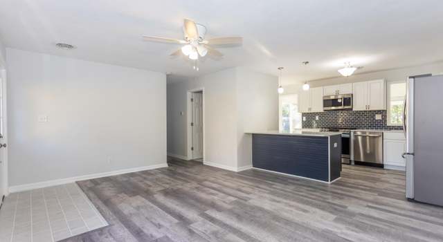 Photo of 915 W Merchant St, New Buffalo, MI 49117