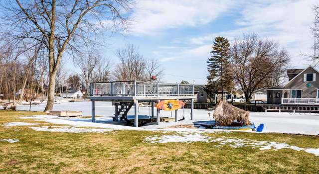 Photo of 5031 Shoreview Dr, Coloma, MI 49038