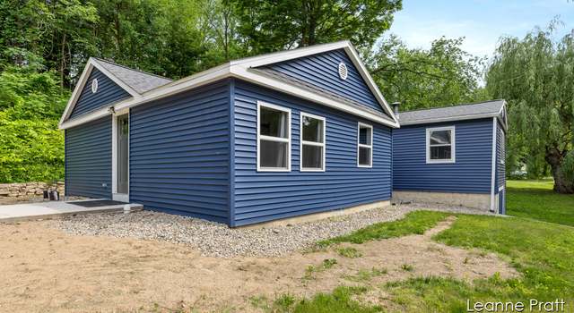 Photo of 325 Donna Dr, Lake Odessa, MI 48849