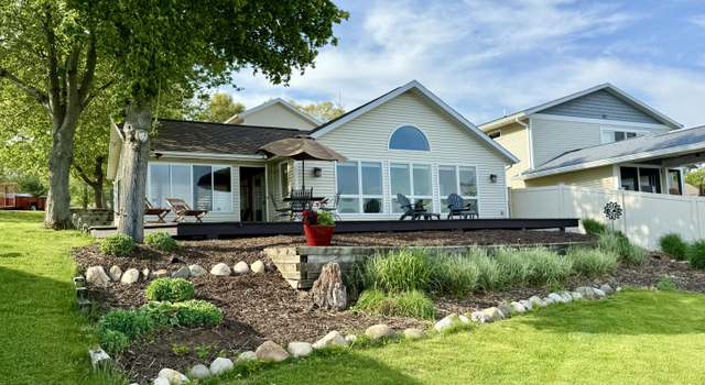 Photo of 1128 N Eagle Lake Dr, Kalamazoo, MI 49009