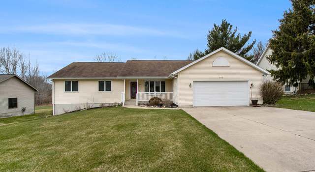 Photo of 807 Bradford Dr, Belding, MI 48809