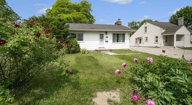 Photo of 111 N Maple Rd, Saline, MI 48176