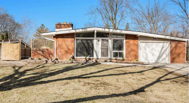 Photo of 29937 Rock Creek Dr, Southfield, MI 48076