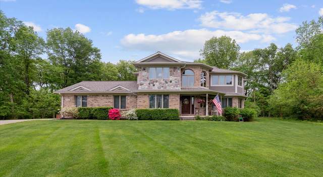 Photo of 3172 Shadow Brook Ln, Pinckney, MI 48169