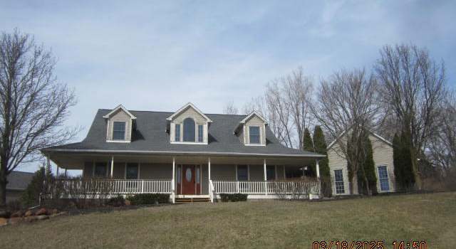 Photo of 4452 Creekview Dr, Howell, MI 48843