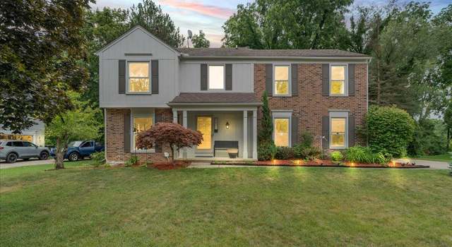 Photo of 887 Ravine Terrace Dr, Rochester Hills, MI 48307