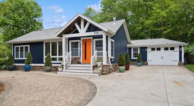 Photo of 749 Holland St, Saugatuck, MI 49453