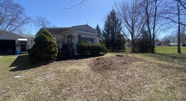 Photo of 942 Shaw Rd, Casnovia, MI 49318