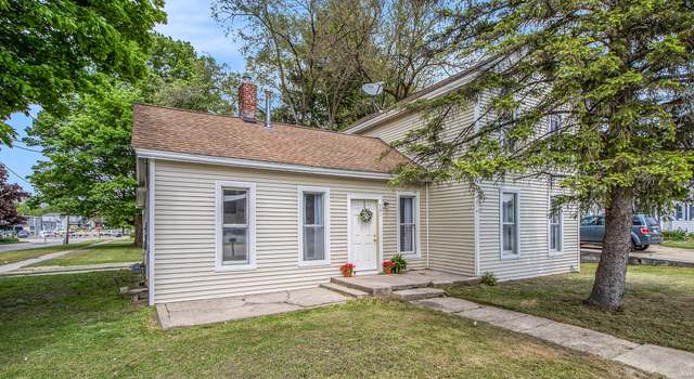 Photo of 501 E Paw Paw St, Paw Paw, MI 49079