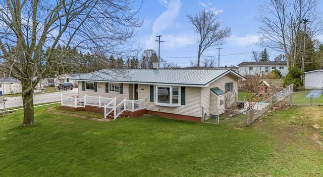 Photo of 1235 Greenwich St, Manistee, MI 49660