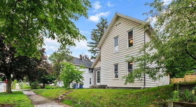 Photo of 950 Crescent St NE, Grand Rapids, MI 49503