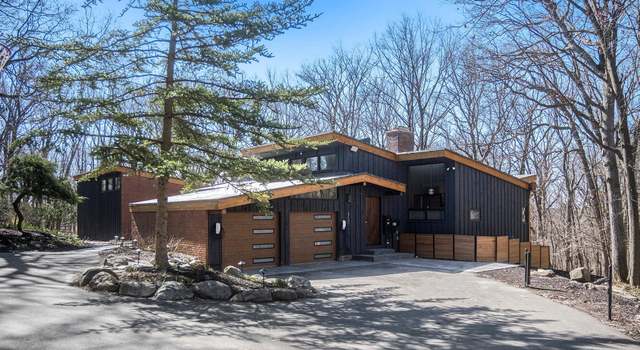 Photo of 855 Country Club Rd, Ann Arbor, MI 48105