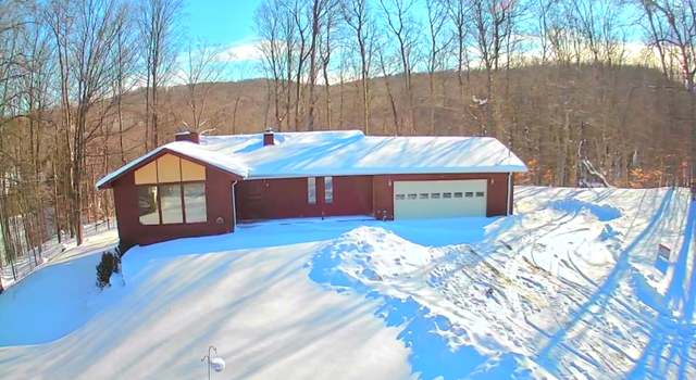 Photo of 498 Hull St, Boyne City, MI 49712