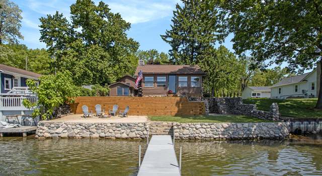 Photo of 146 Crooked Lake Dr W, Kalamazoo, MI 49009