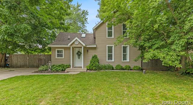 Photo of 45 1st St S, Kent City, MI 49330