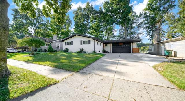 Property at 2811 Woodview Dr, Lansing, MI 48911, 4 beds, 3.5 baths