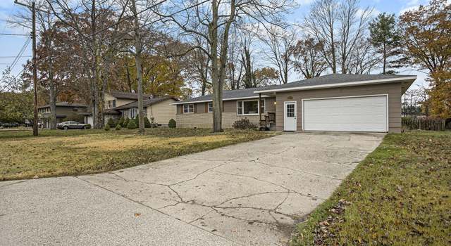 Photo of 812 Winslow Ct, Norton Shores, MI 49441