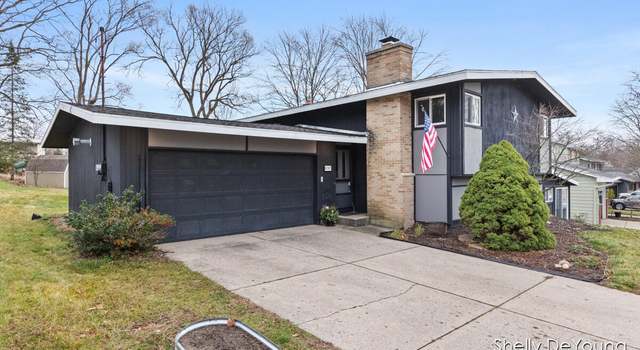 Photo of 8292 Atlanta Dr NE, Rockford, MI 49341