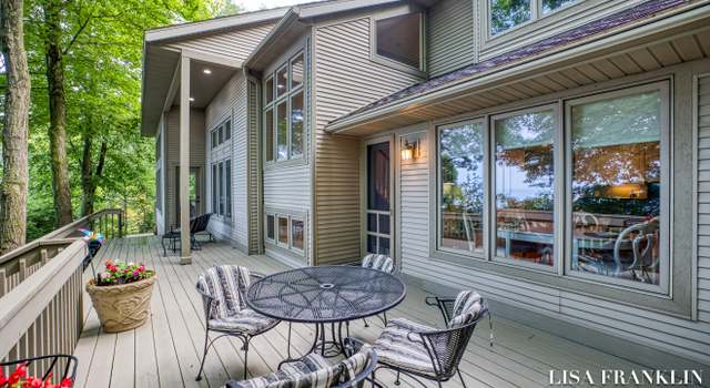 Photo of 22 Grand Ave, Grand Haven, MI 49417