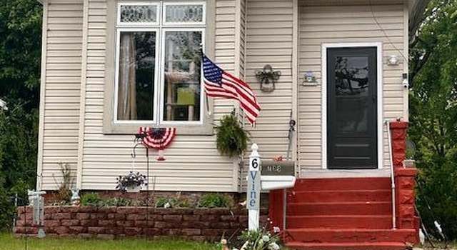 Photo of 6 Vine St, Hillsdale, MI 49242