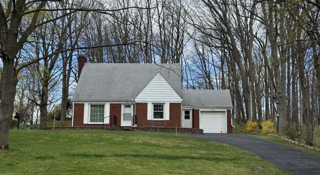 Photo of 203 W Bacon St, Hillsdale, MI 49242