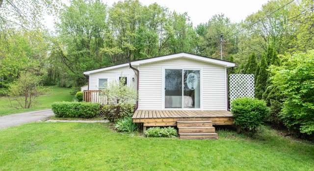 Photo of 12886 Sycamore Point Dr, Plainwell, MI 49080