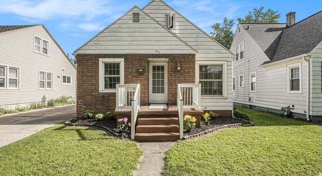 Photo of 906 Lake Michigan Dr NW, Grand Rapids, MI 49504