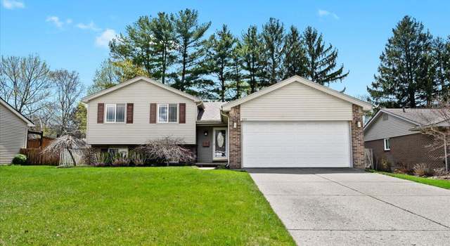 Photo of 853 Abbey Ln, Milford, MI 48381