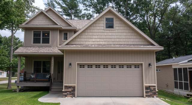 Photo of 380 N Hancock St, Pentwater, MI 49449