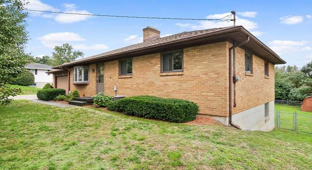 Photo of 924 Four Mile Rd NE, Grand Rapids, MI 49525