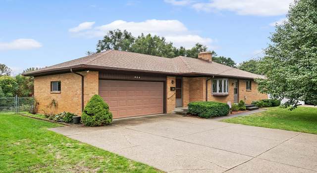 Photo of 924 Four Mile Rd NE, Grand Rapids, MI 49525