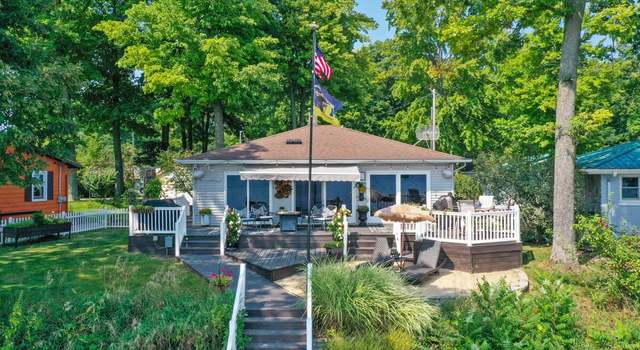 Photo of 5820 Pine St, Newaygo, MI 49337