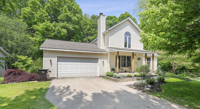 Photo of 5829 Ellcourt Dr, Fennville, MI 49408