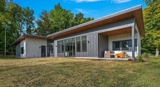 Photo of 9122 Lakewood Trl, Berrien Springs, MI 49103
