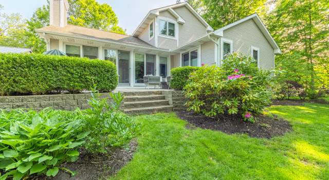 Photo of 417 Francis St, Saugatuck, MI 49453