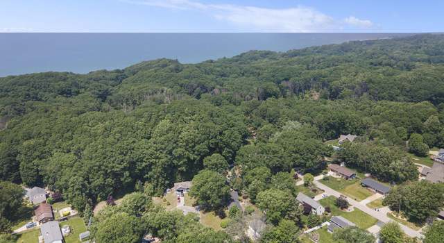 Photo of 17885 Oakhill Ct, Grand Haven, MI 49417