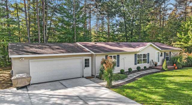Photo of 2838 Crescent Dr, Fennville, MI 49408