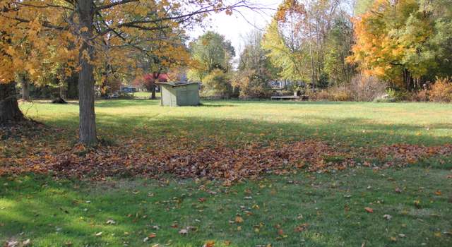 Photo of 70492 Beach Dr, Edwardsburg, MI 49112