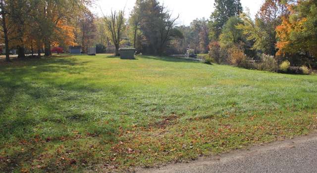 Photo of 70492 Beach Dr, Edwardsburg, MI 49112