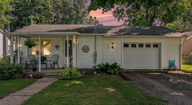 Photo of 225 W Charlotte St, Centreville, MI 49032