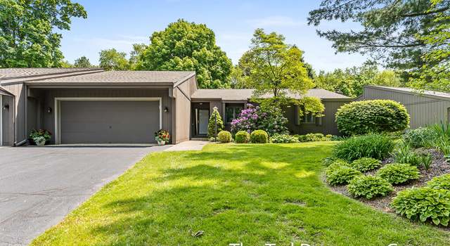 Photo of 807 Brook Village Dr, Holland, MI 49423