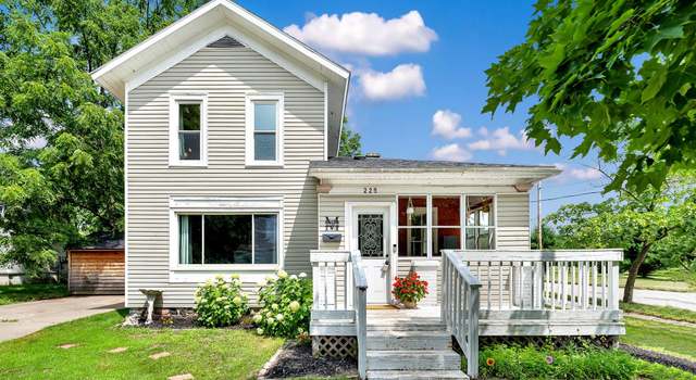 Photo of 225 S Jefferson St, Lowell, MI 49331
