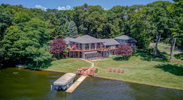 Photo of 4298 Braeburn Ct, Norton Shores, MI 49441