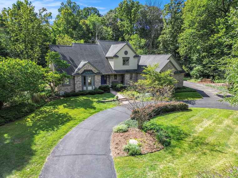 Photo of 2790 White Oak Dr Ann Arbor, MI 48103
