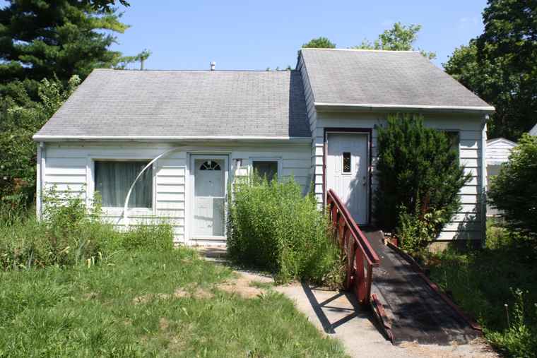 Photo of 1349 Marlborough Dr Ann Arbor, MI 48104