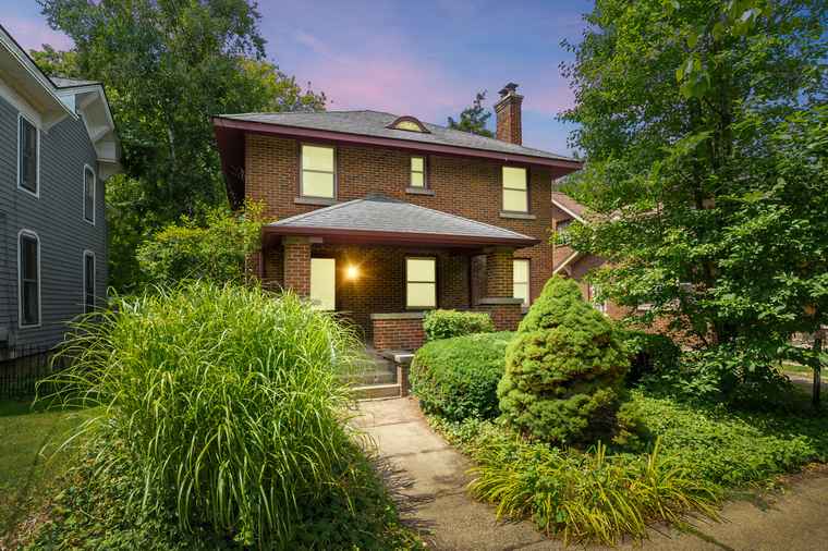 Photo of 806 S Park St Kalamazoo, MI 49001