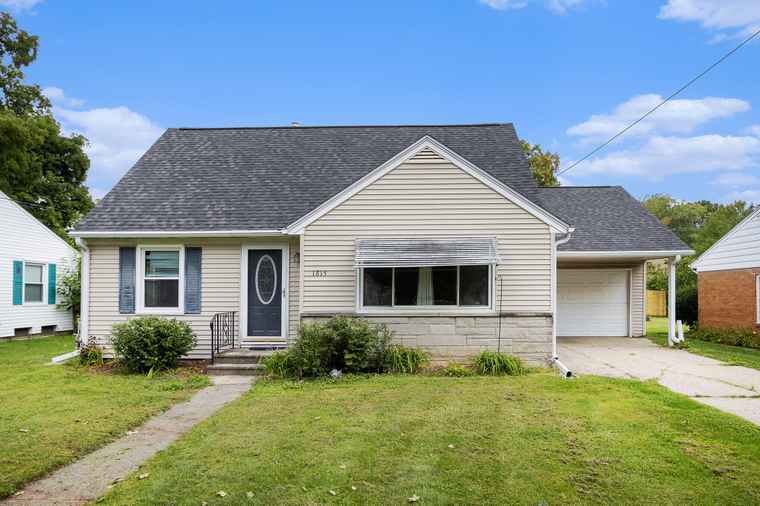 Photo of 1815 Banbury Rd Kalamazoo, MI 49001