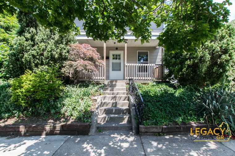 Photo of 445 Prince St SE Grand Rapids, MI 49507