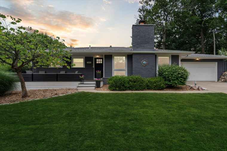 Photo of 1458 Covington Dr Ann Arbor, MI 48103