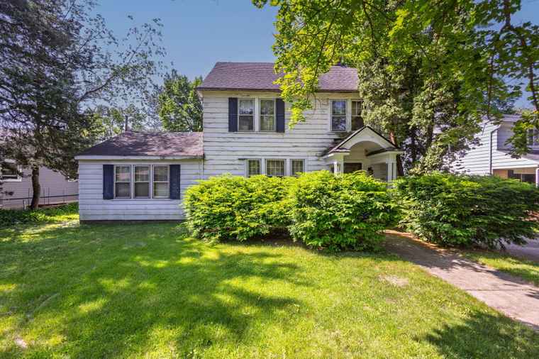 Photo of 3065 Hilltop Dr Ann Arbor, MI 48103